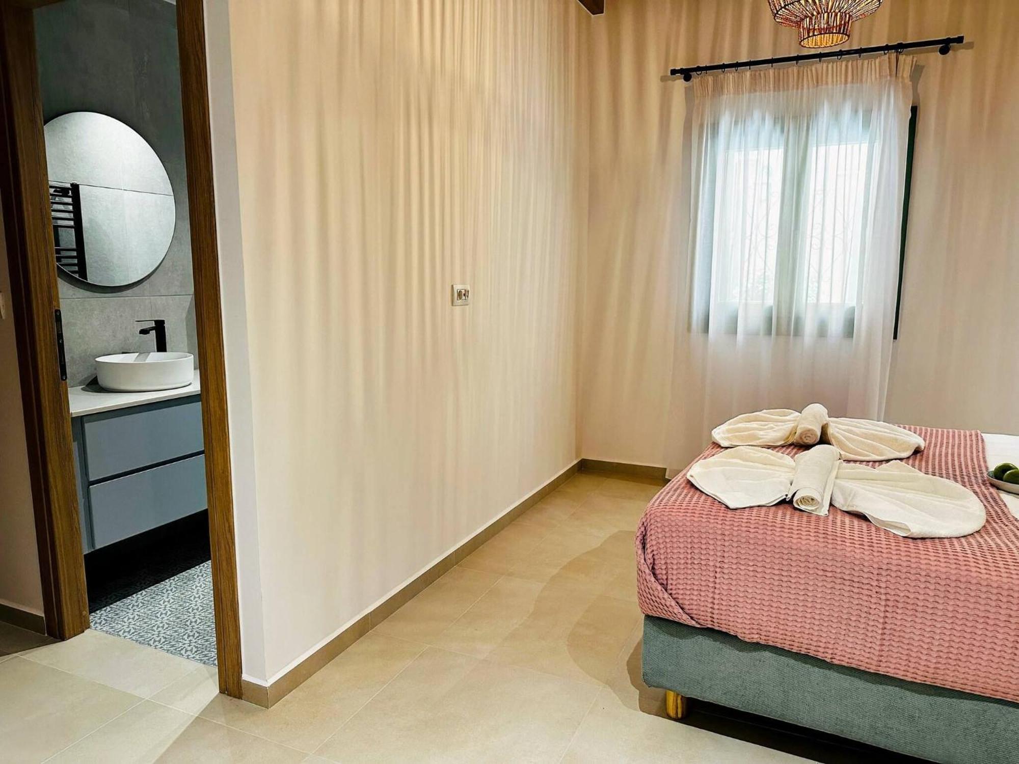 Roussos Place - Next To Splantzia Square - 2Bd 2Ba Chania  ภายนอก รูปภาพ